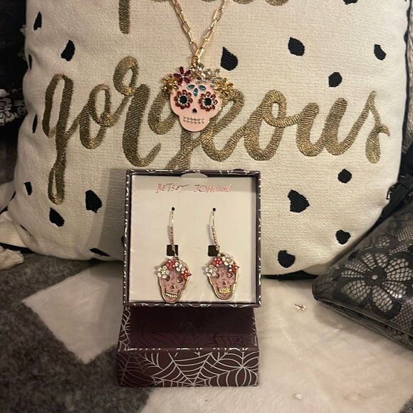 Betsey johnson sugar skull earrings & gold paperclip matching long necklace set - Picture 1 of 8